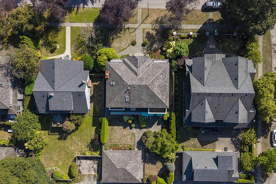 2677 W 34th Avenue Vancouver, BC - 36
