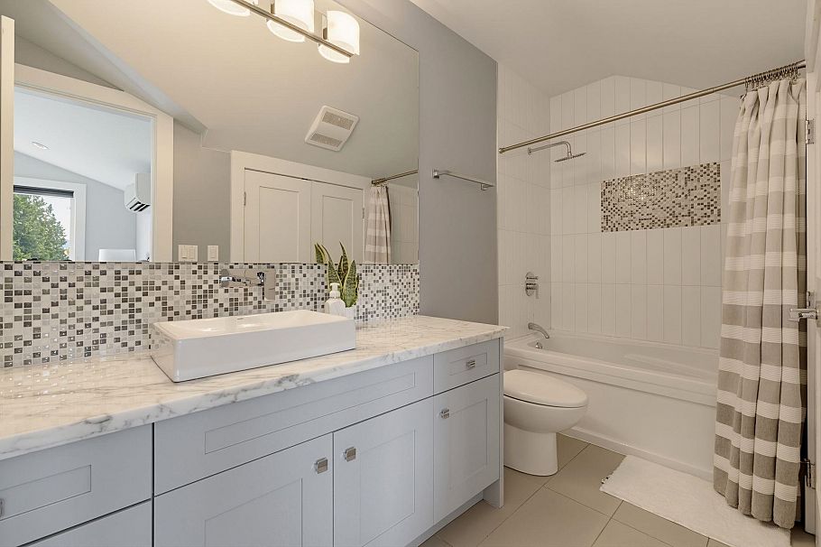 5008 Redonda Drive North Vancouver, BC - 22