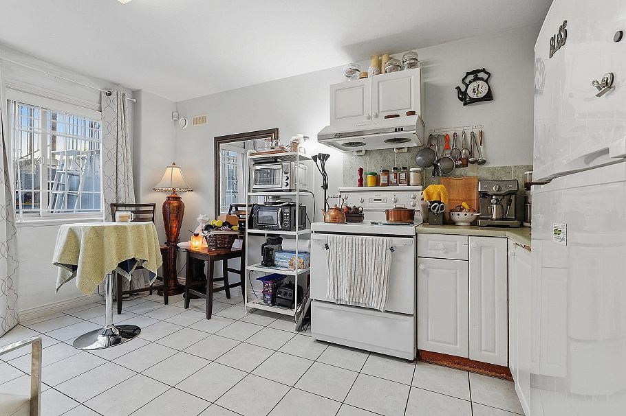 2763 E 53rd Avenue Vancouver, BC - 33
