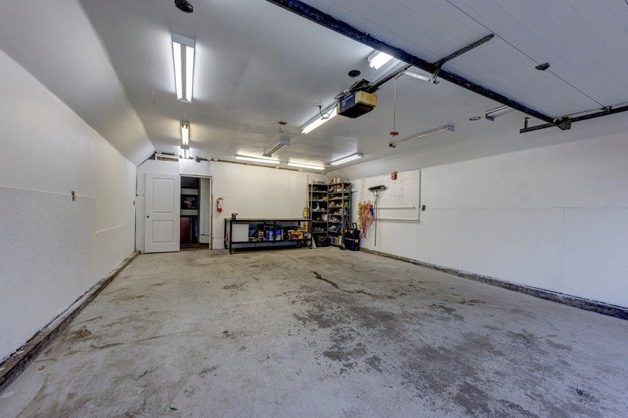 744 E 3rd Street North Vancouver, BC - 18