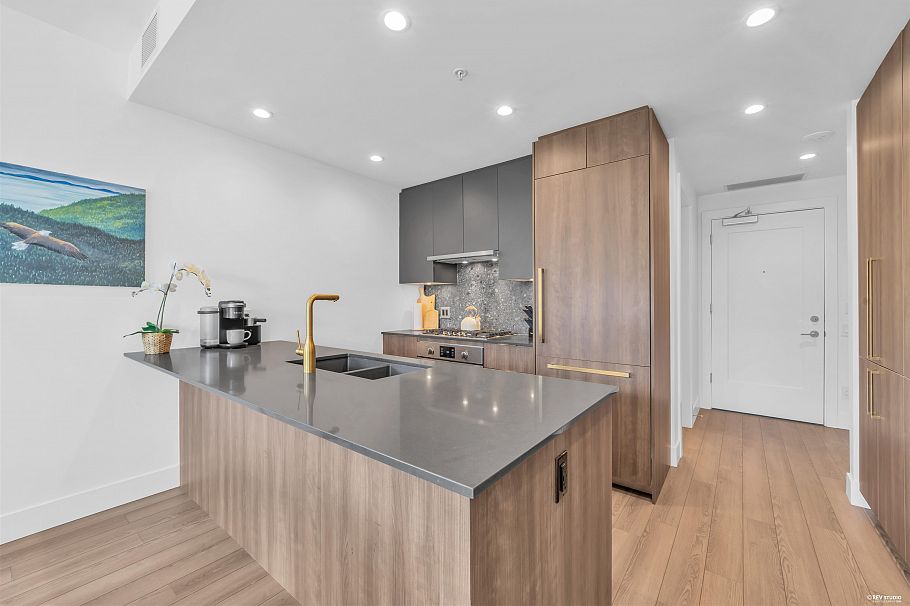 704 2375 Emery Court North Vancouver, BC - 8