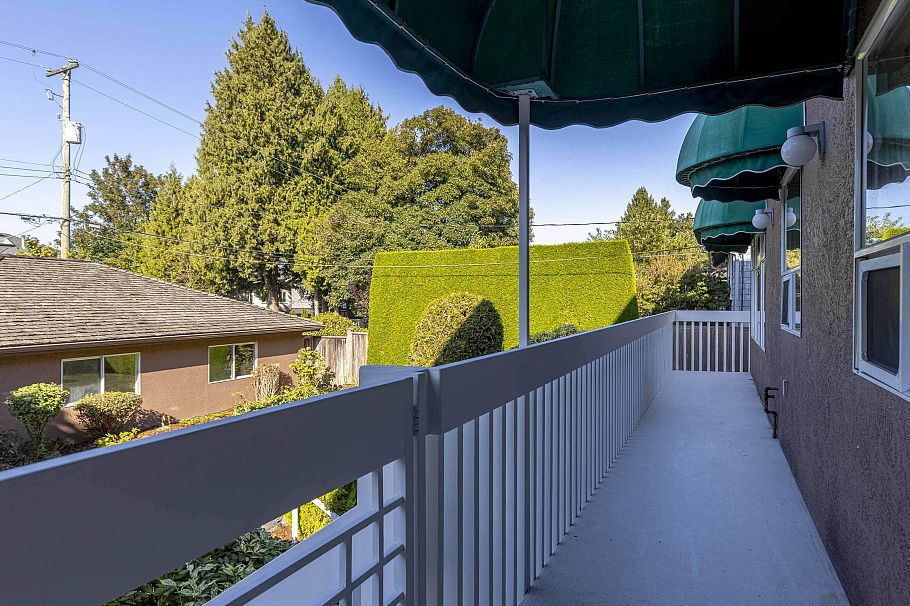 2677 W 34th Avenue Vancouver, BC - 30