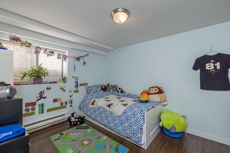 1119 Cloverley Street North Vancouver, BC - 29