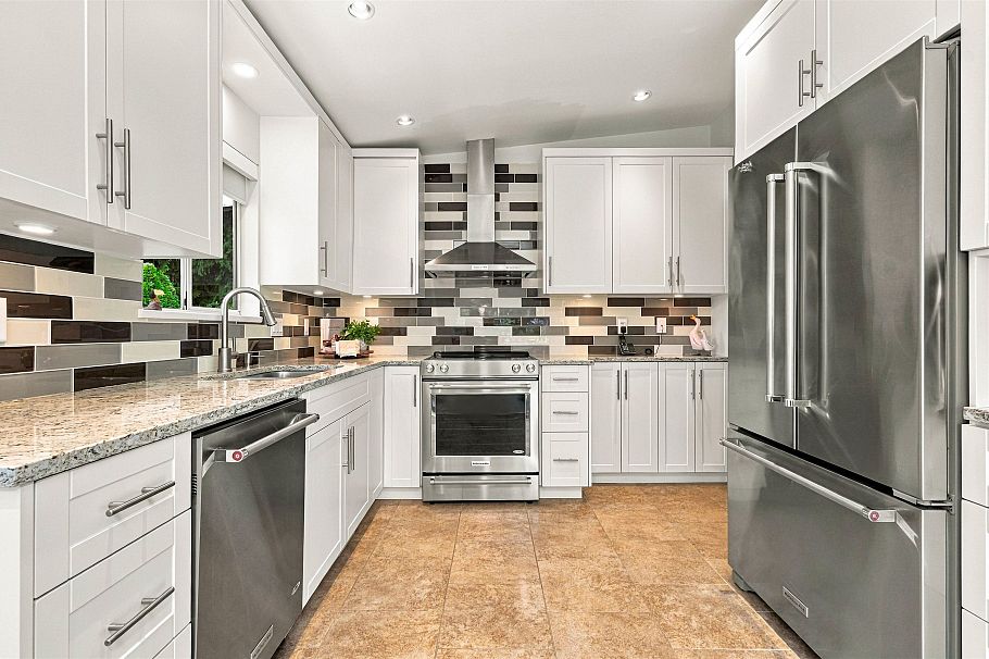 3773 Regent Avenue North Vancouver, BC - 9