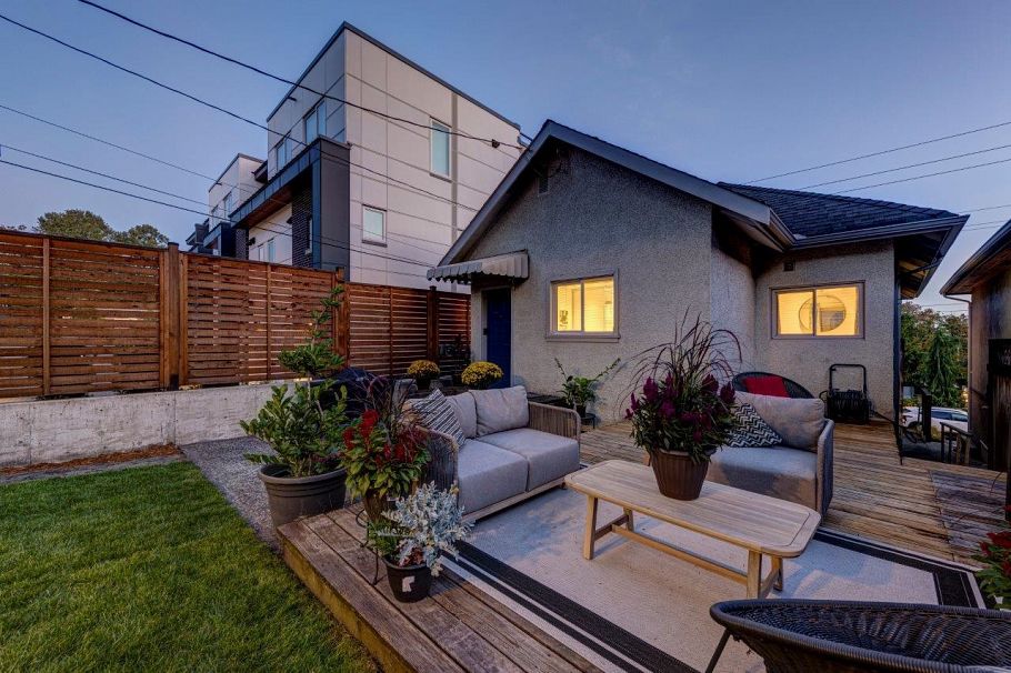 744 E 3rd Street North Vancouver, BC - 1