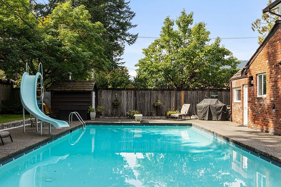 971 Canyon Boulevard North Vancouver, BC - 32