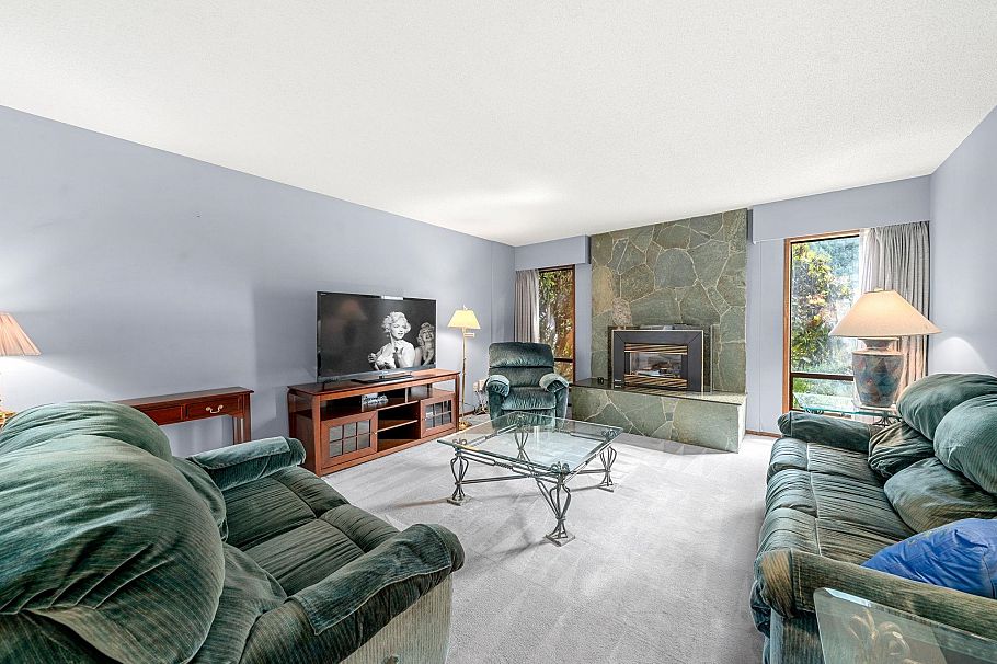 3833 Lynn Valley Road North Vancouver, BC - 3