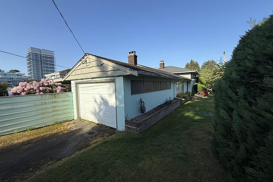 692 W 39th Avenue Vancouver, BC - 15