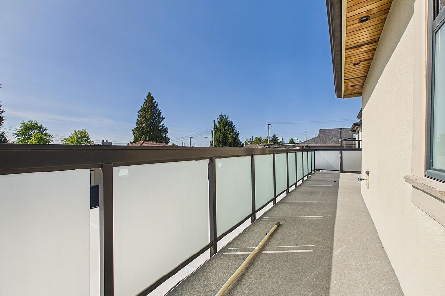426 E 63 Avenue Vancouver, BC - 34