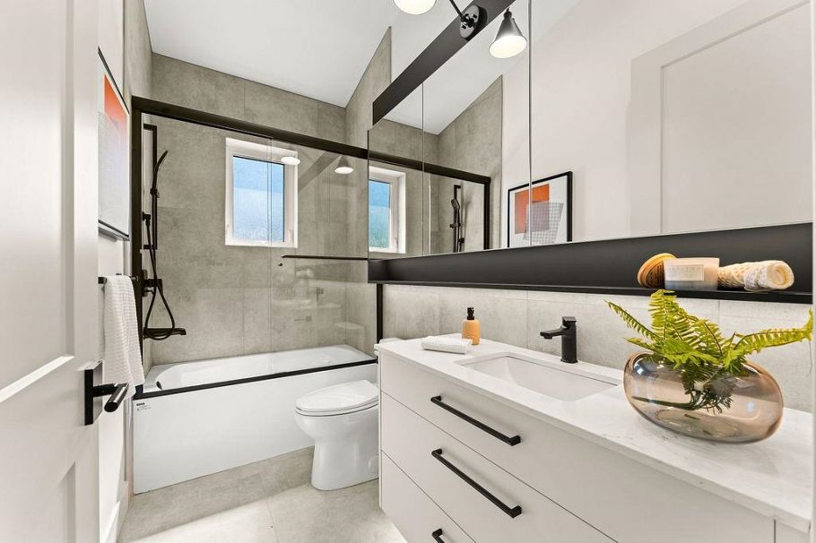 2598 E 16th Avenue Vancouver, BC - 19