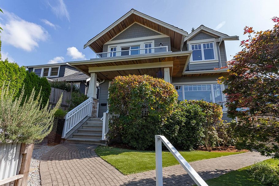 2228 Mahon Avenue North Vancouver, BC - 1