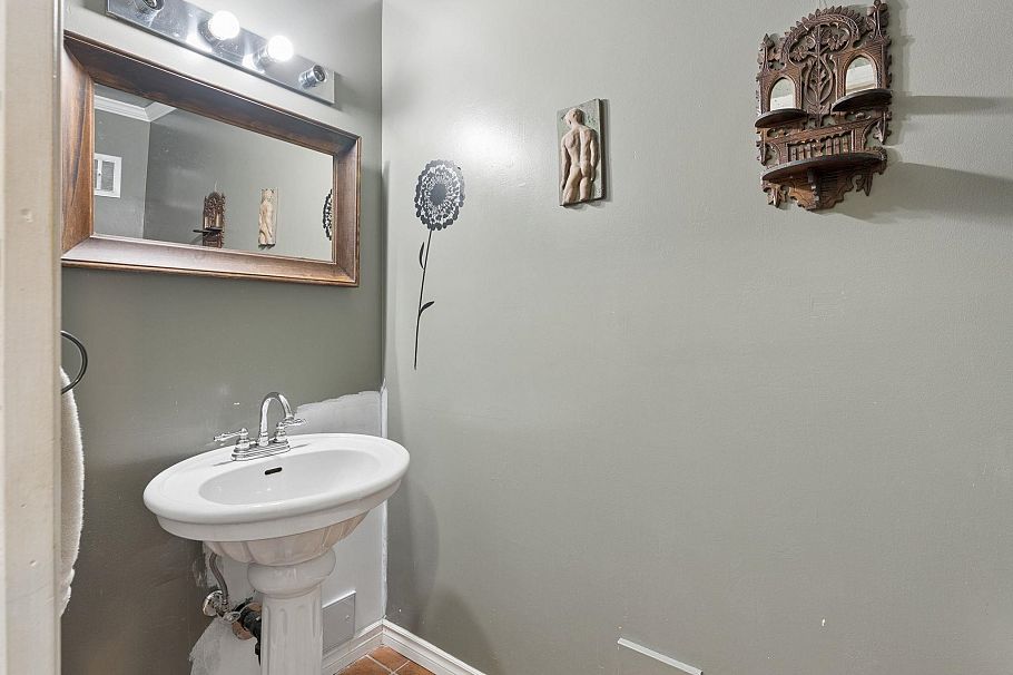 834 Hendecourt Road North Vancouver, BC - 11