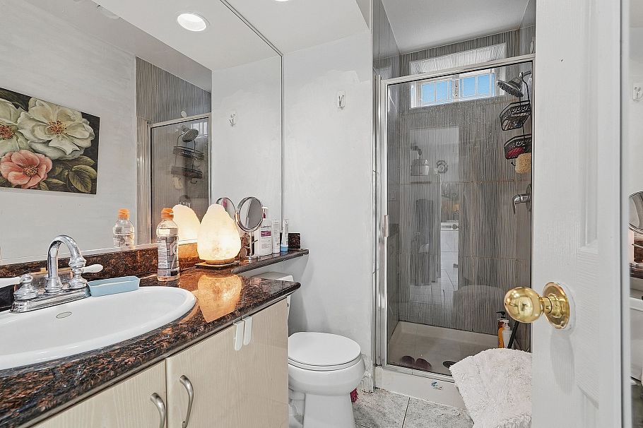 2763 E 53rd Avenue Vancouver, BC - 35