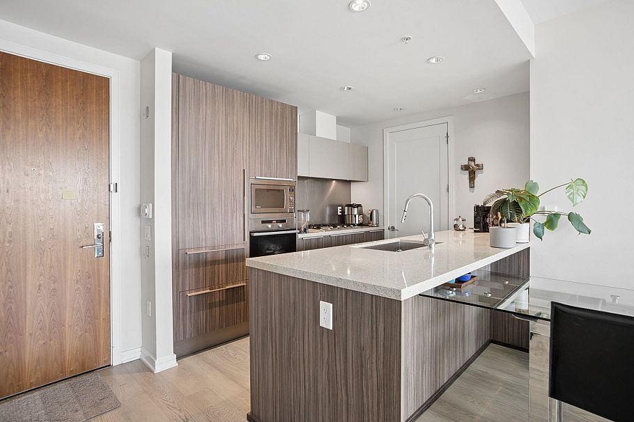 906 181 W 1st Avenue Vancouver, BC - 2