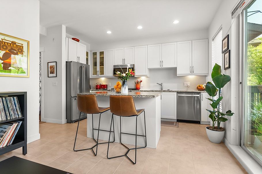 3 307 E 15th Street North Vancouver, BC - 14