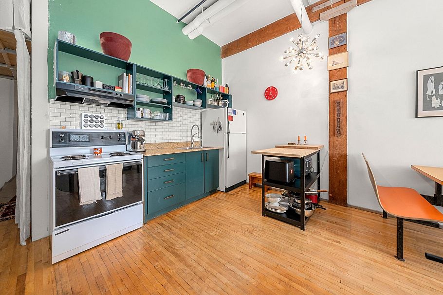 120 2556 E Hastings Street Vancouver, BC - 1