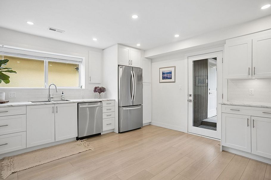 2780 E 8th Avenue Vancouver, BC - 9
