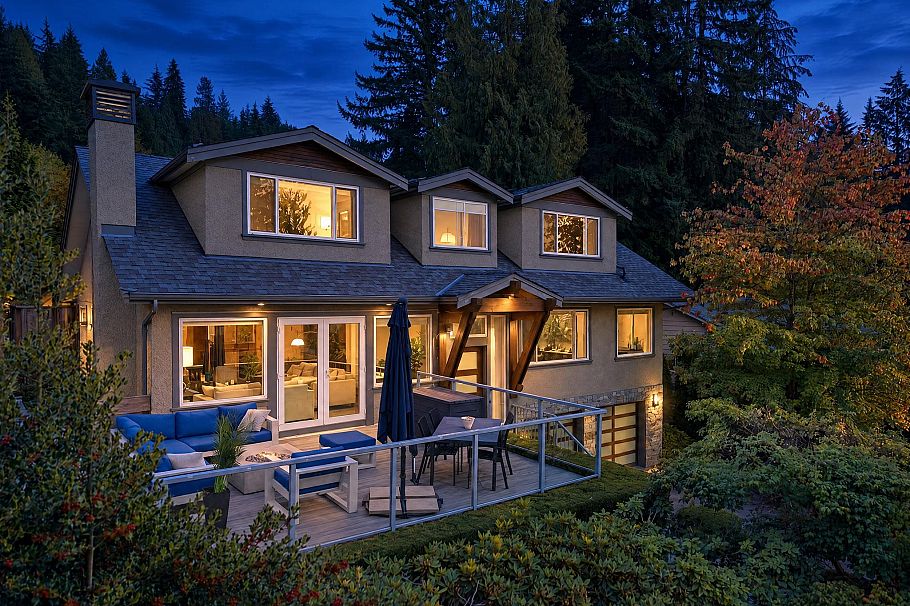5008 Redonda Drive North Vancouver, BC - 2