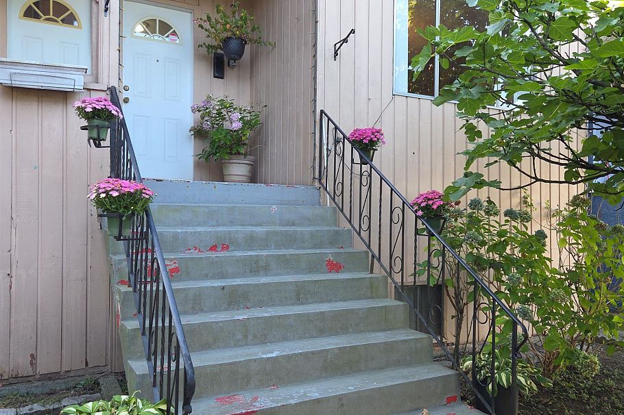 1342 Grant Street Vancouver, BC - 1