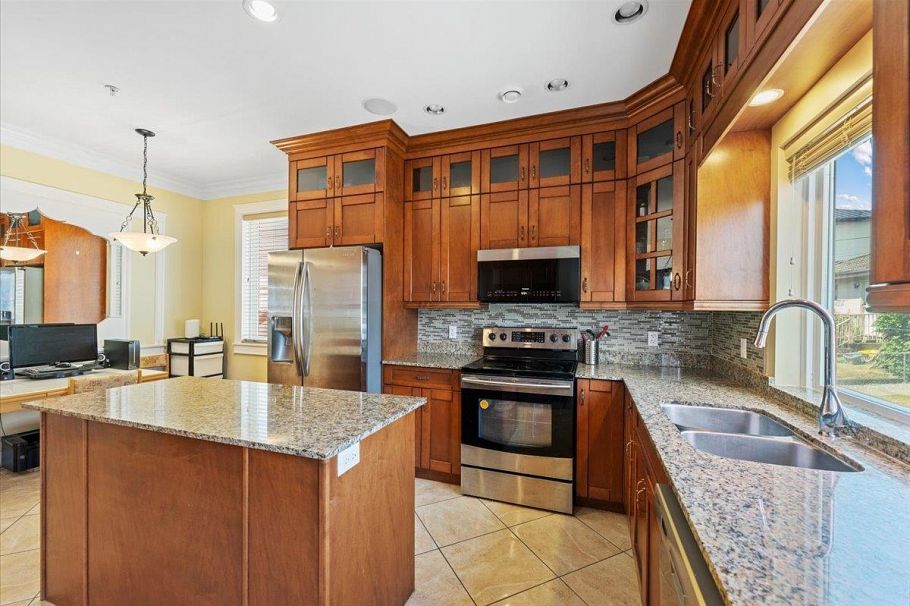 1185 E 62nd Avenue Vancouver, BC - 9