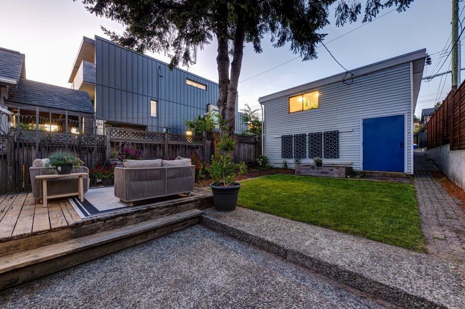 744 E 3rd Street North Vancouver, BC - 21