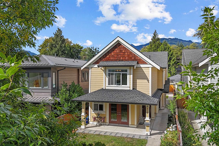 318 W 18th Street North Vancouver, BC - 35
