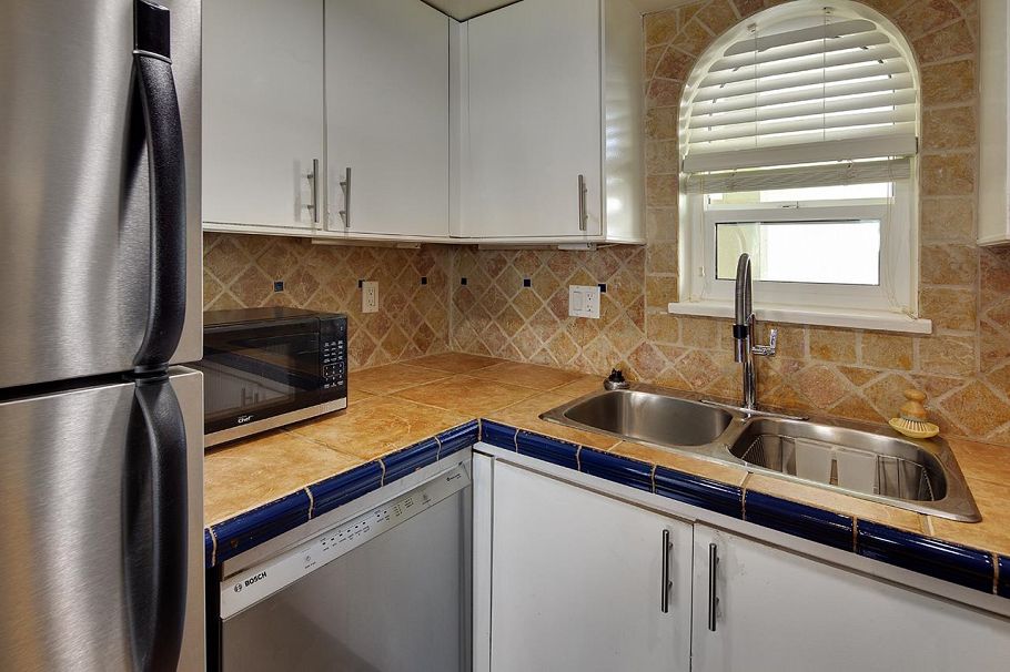 1210 W 7th Avenue Vancouver, BC - 14