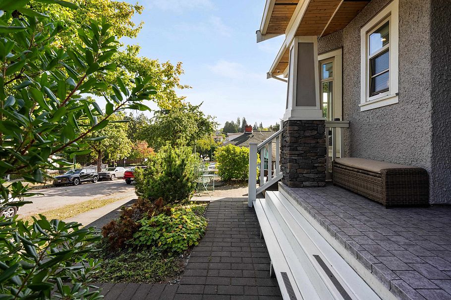 1382 E 17th Avenue Vancouver, BC - 20