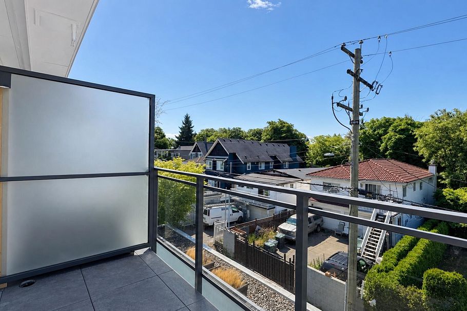 308 630 E Broadway Vancouver, BC - 4