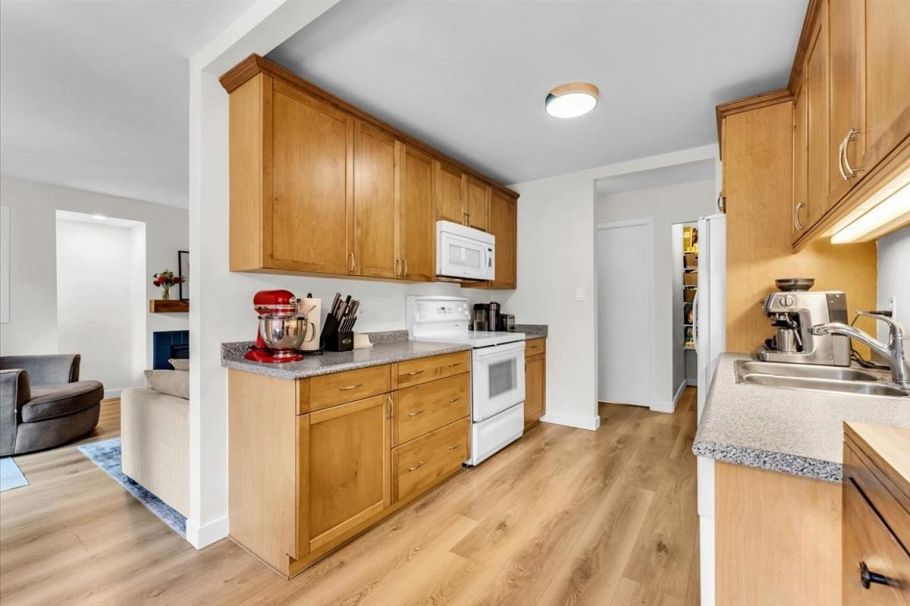102 1935 W 1st Avenue Vancouver, BC - 10