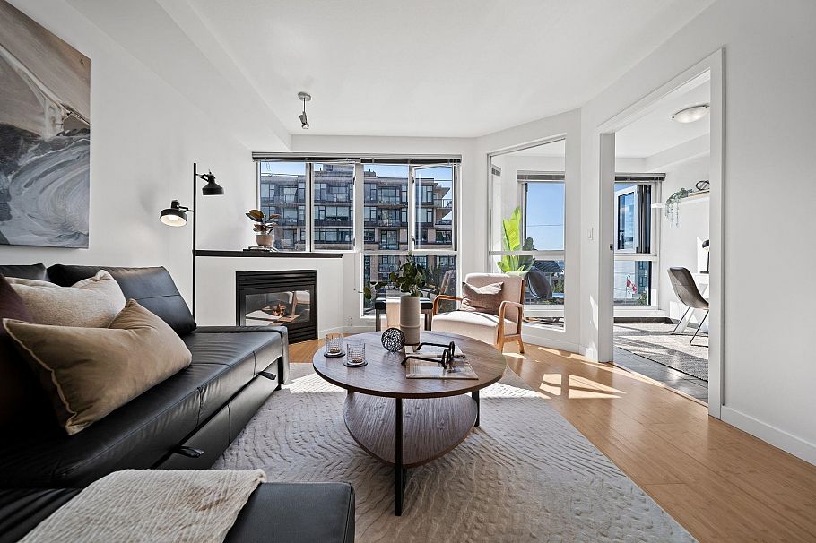 409 122 E 3rd Street North Vancouver, BC - 1