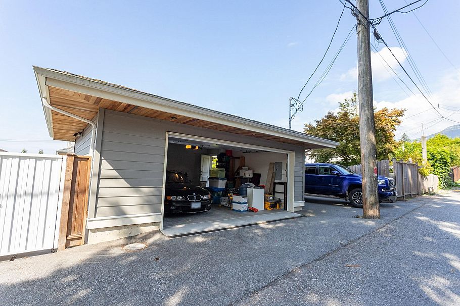 2228 Mahon Avenue North Vancouver, BC - 40