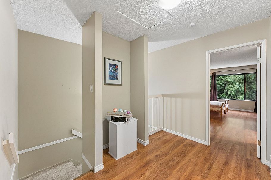 834 Hendecourt Road North Vancouver, BC - 13