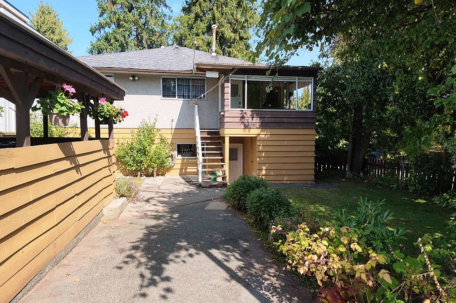 492 Aubrey Place Vancouver, BC - 30