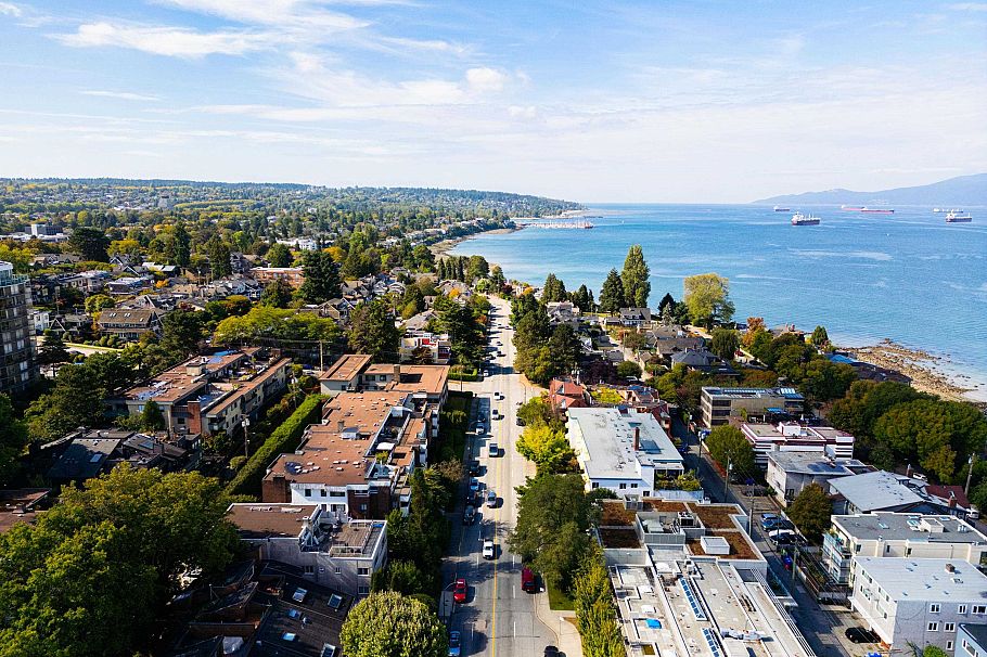 303 2450 Cornwall Avenue Vancouver, BC - 32