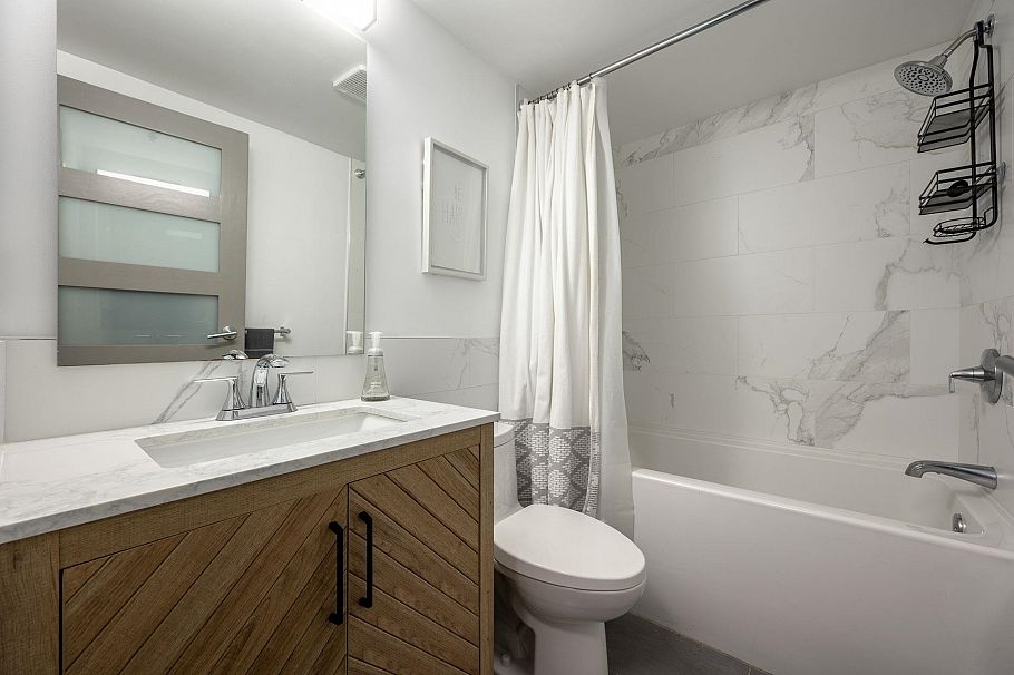 204 124 W 3rd Street North Vancouver, BC - 19