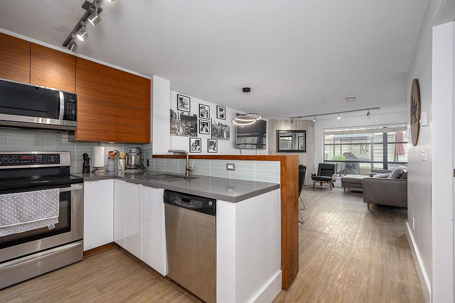 204 124 W 3rd Street North Vancouver, BC - 11