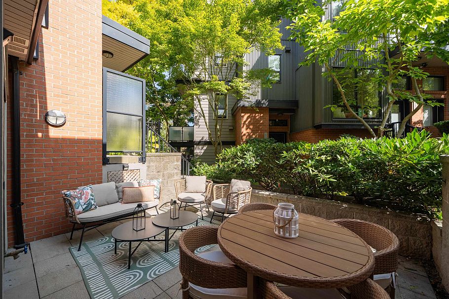 1835 Stainsbury Avenue Vancouver, BC - 16