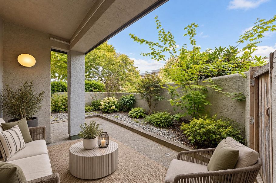 106 125 W 18th Street North Vancouver, BC - 1
