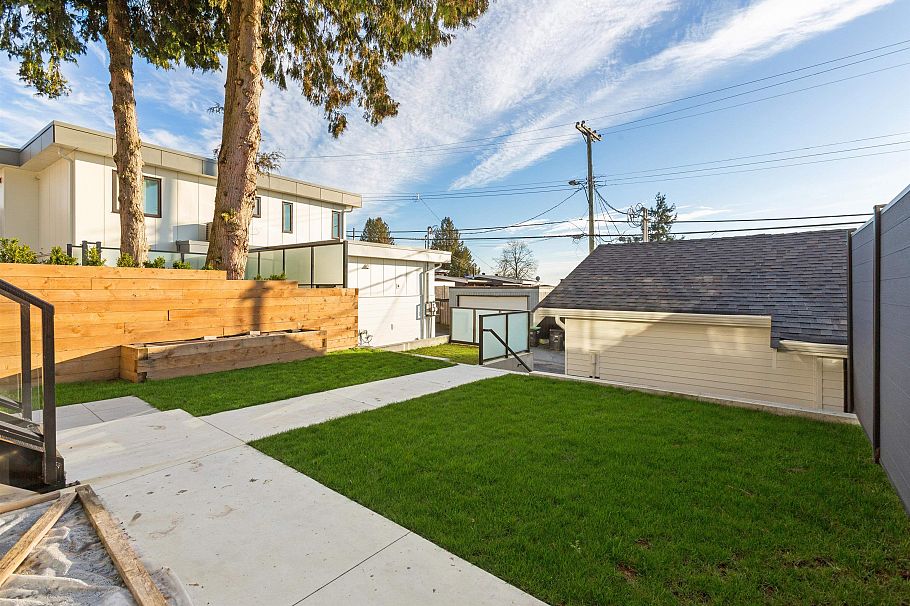 2130 Qualicum Drive Vancouver, BC - 20