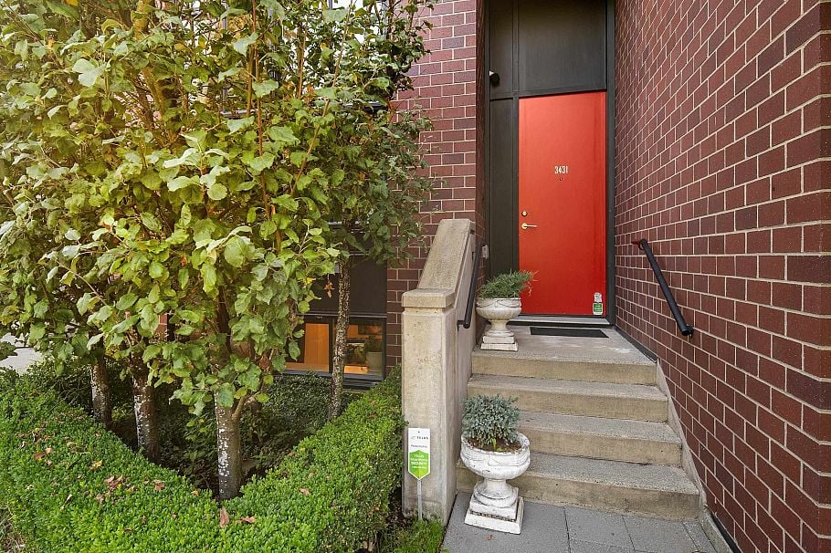 3431 Porter Street Vancouver, BC - 2