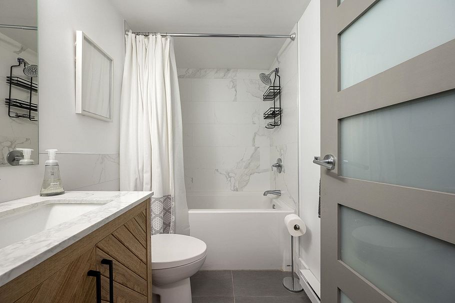 204 124 W 3rd Street North Vancouver, BC - 20