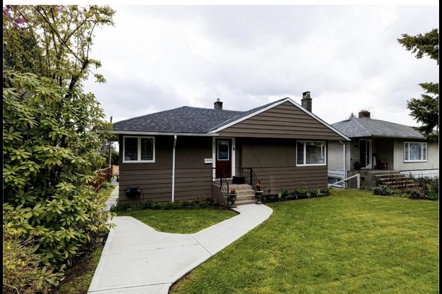 235 W 27th Street North Vancouver, BC - 1