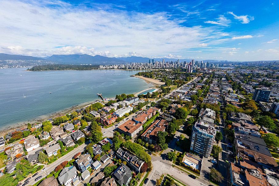 303 2450 Cornwall Avenue Vancouver, BC - 31