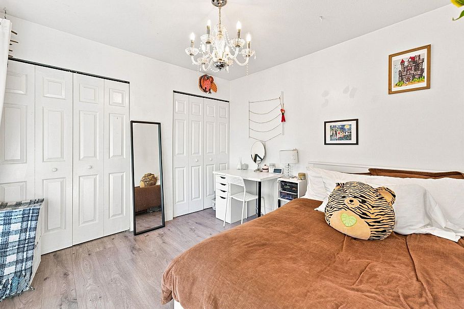 300 E 25th Street North Vancouver, BC - 14