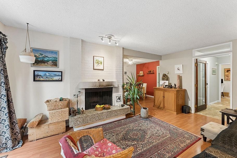 834 Hendecourt Road North Vancouver, BC - 4
