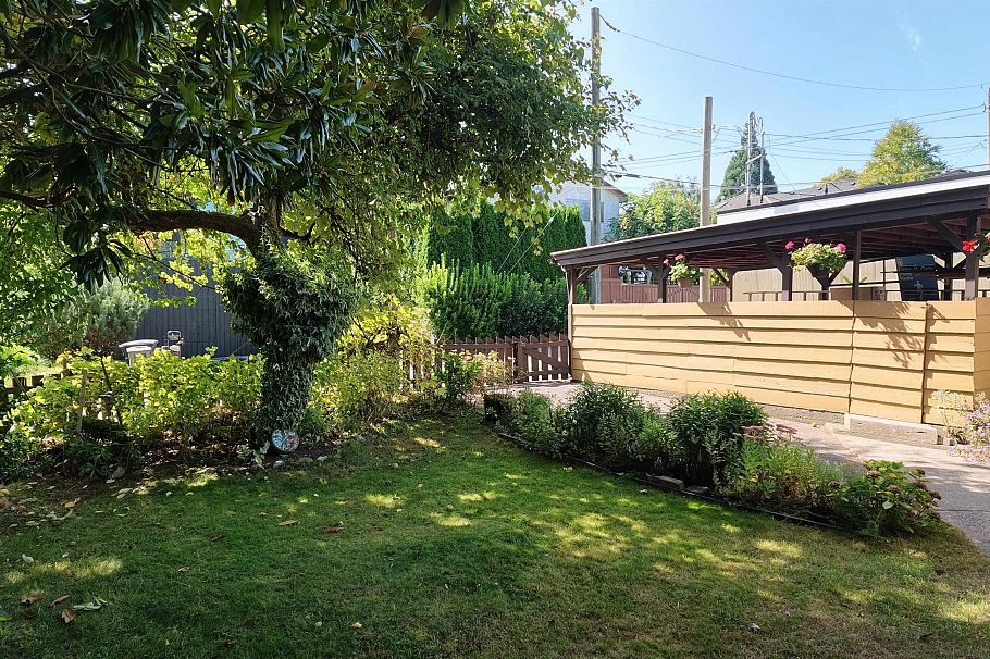 492 Aubrey Place Vancouver, BC - 32