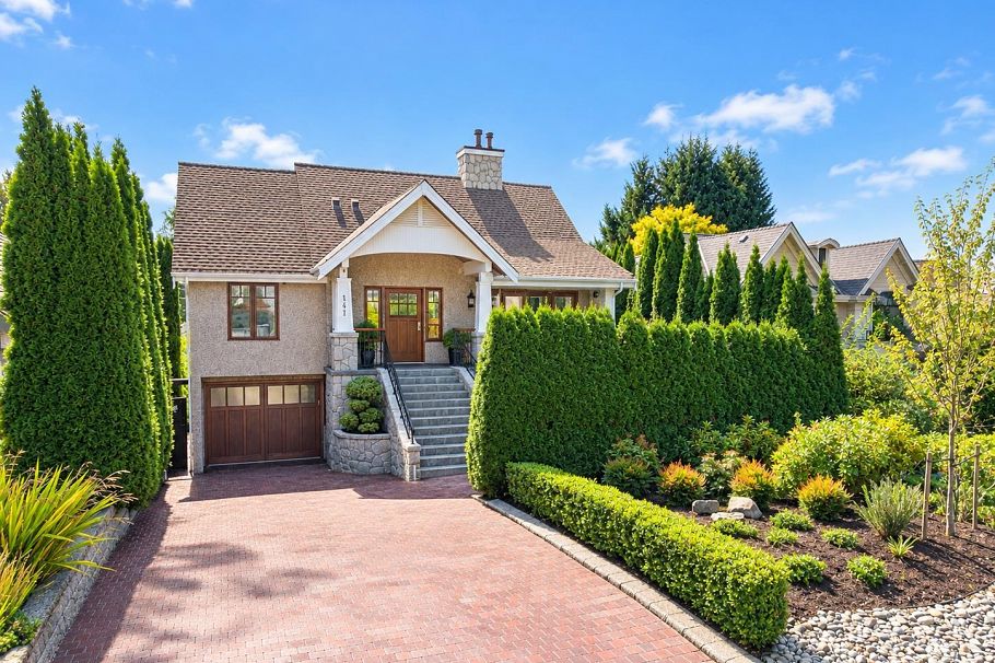 141 E Windsor Road North Vancouver, BC - 1