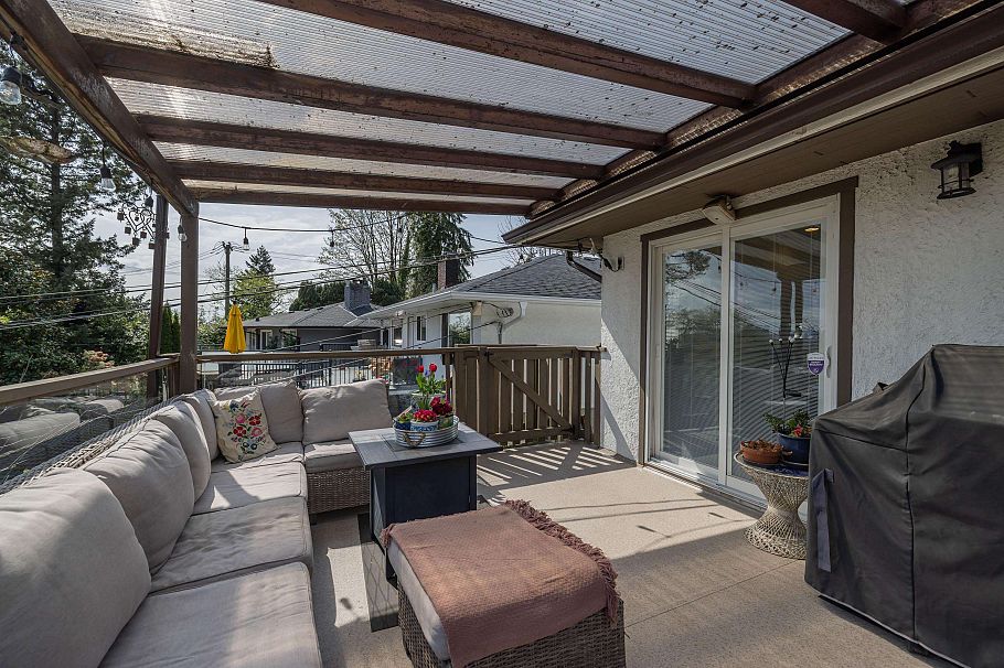 1119 Cloverley Street North Vancouver, BC - 18