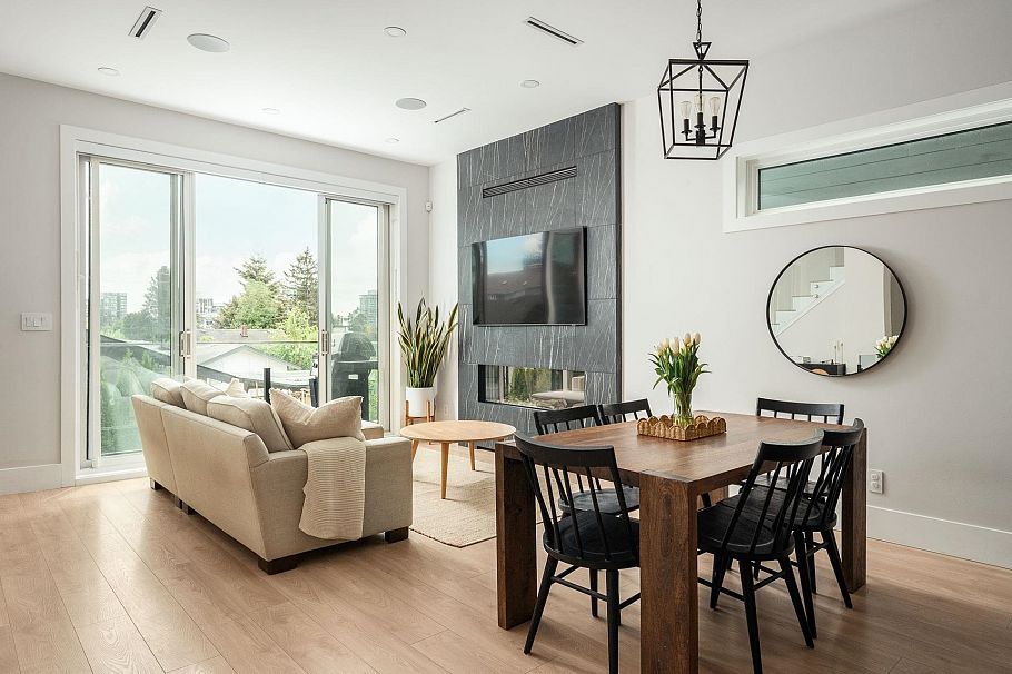 3 215 E 21st Street North Vancouver, BC - 1